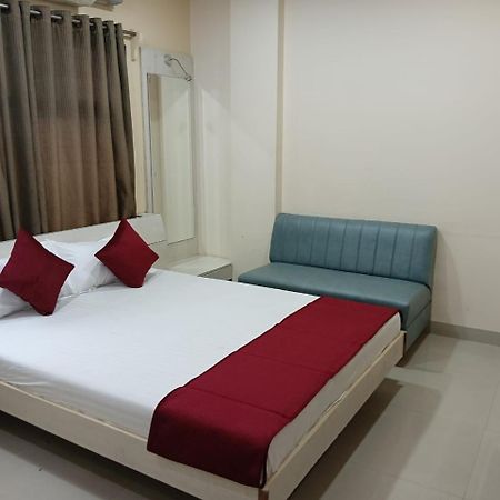Hotel Tirupati Palace Indore Eksteriør billede