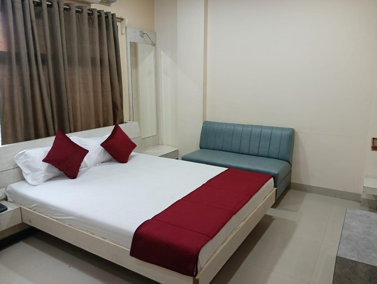 Hotel Tirupati Palace Indore Eksteriør billede