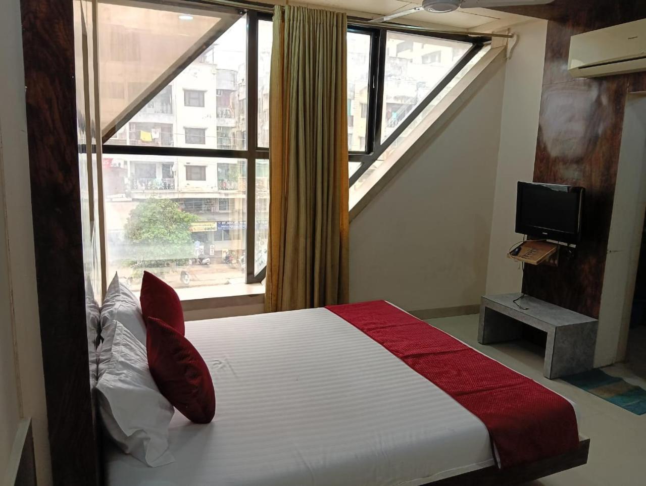 Hotel Tirupati Palace Indore Eksteriør billede