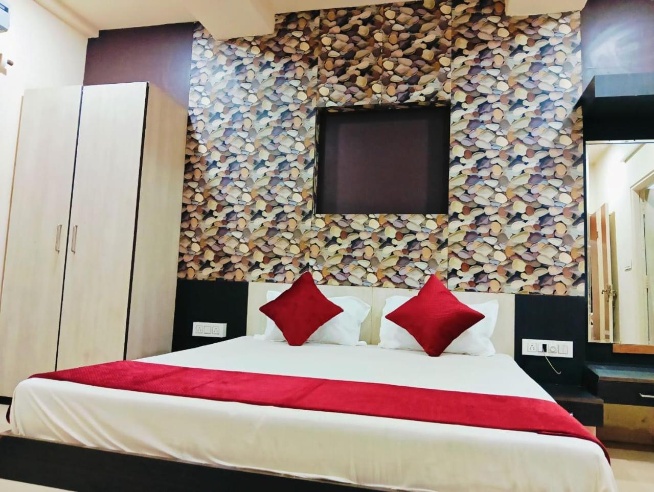 Hotel Tirupati Palace Indore Eksteriør billede