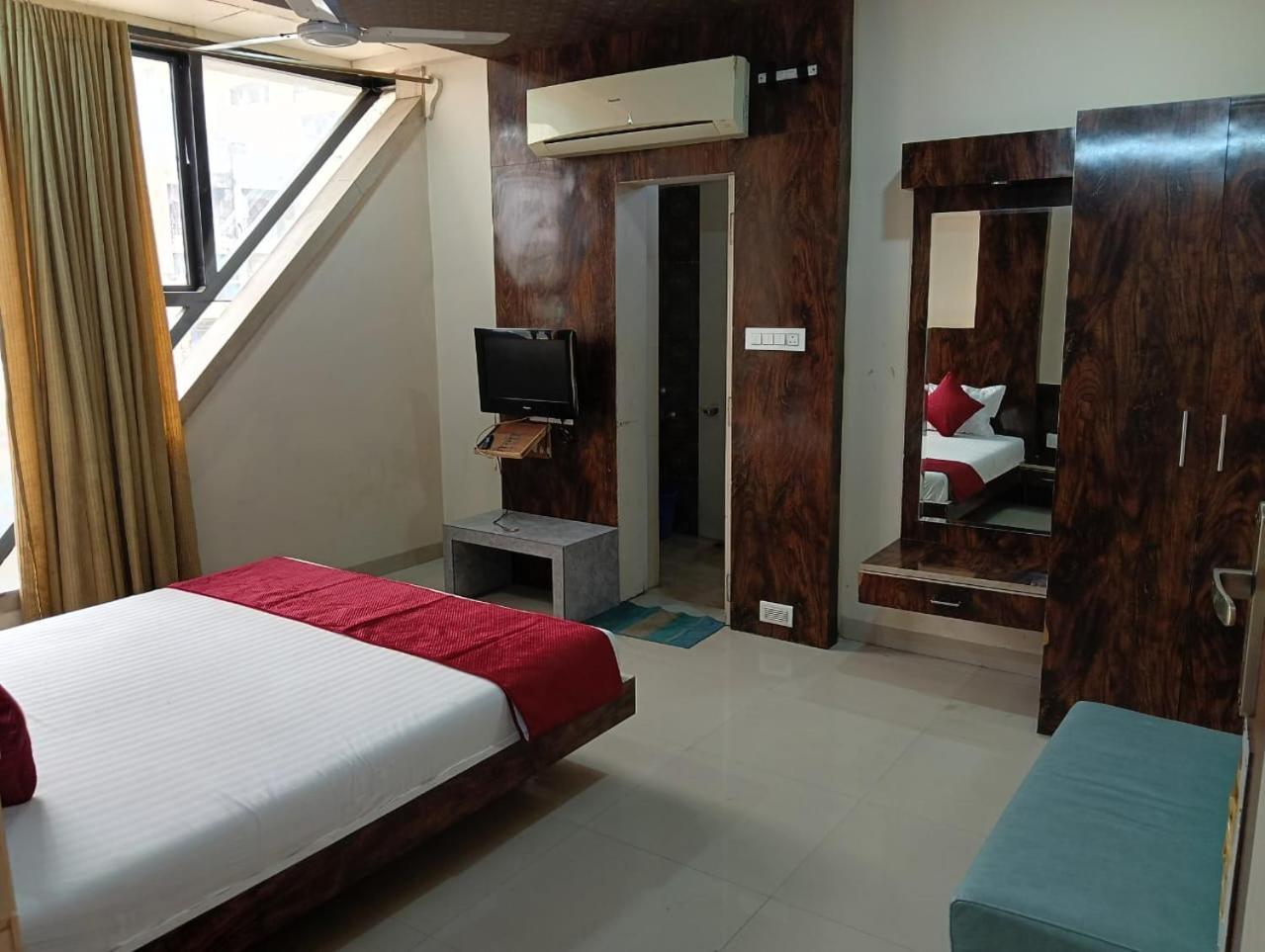 Hotel Tirupati Palace Indore Eksteriør billede