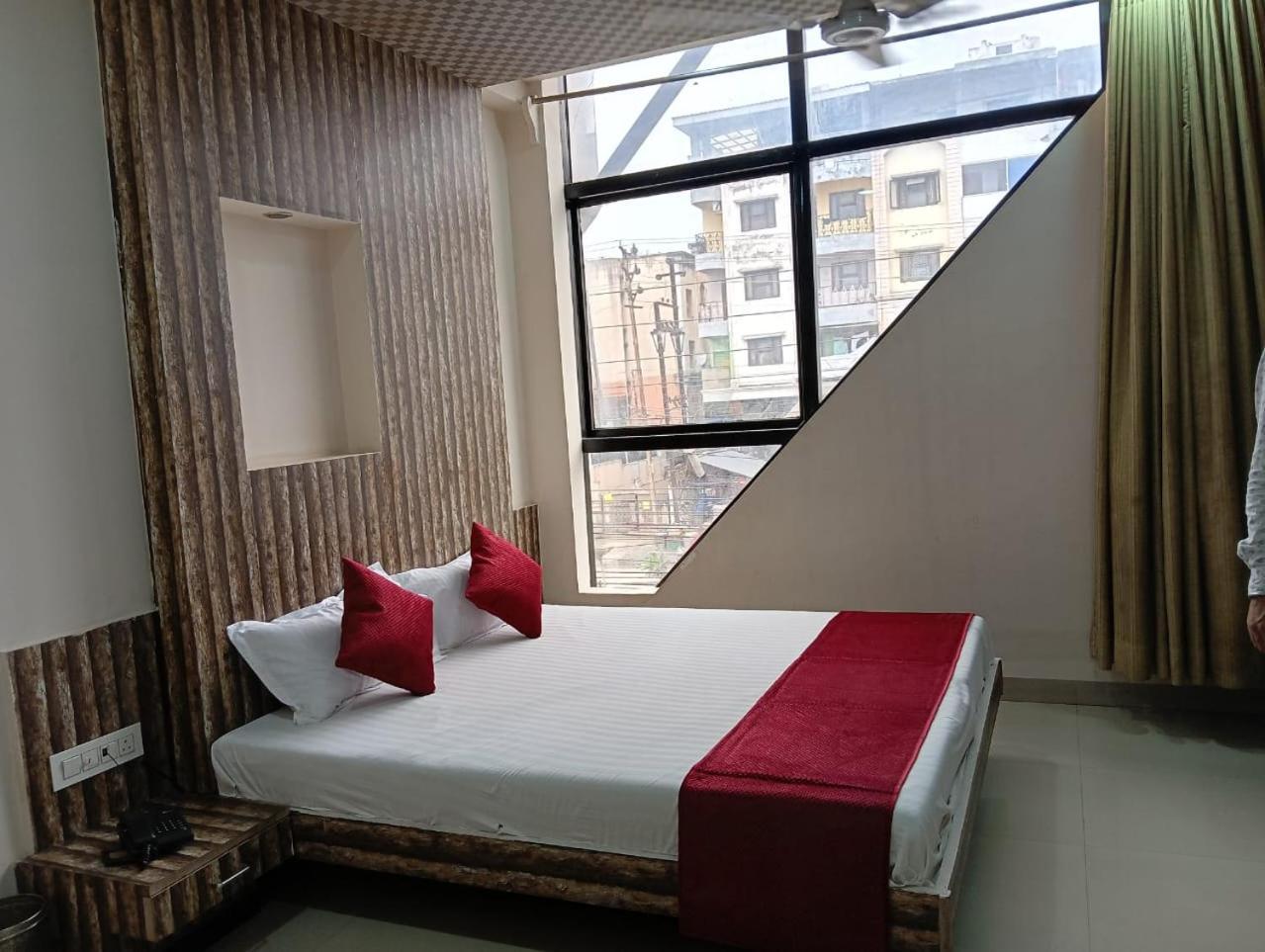 Hotel Tirupati Palace Indore Eksteriør billede
